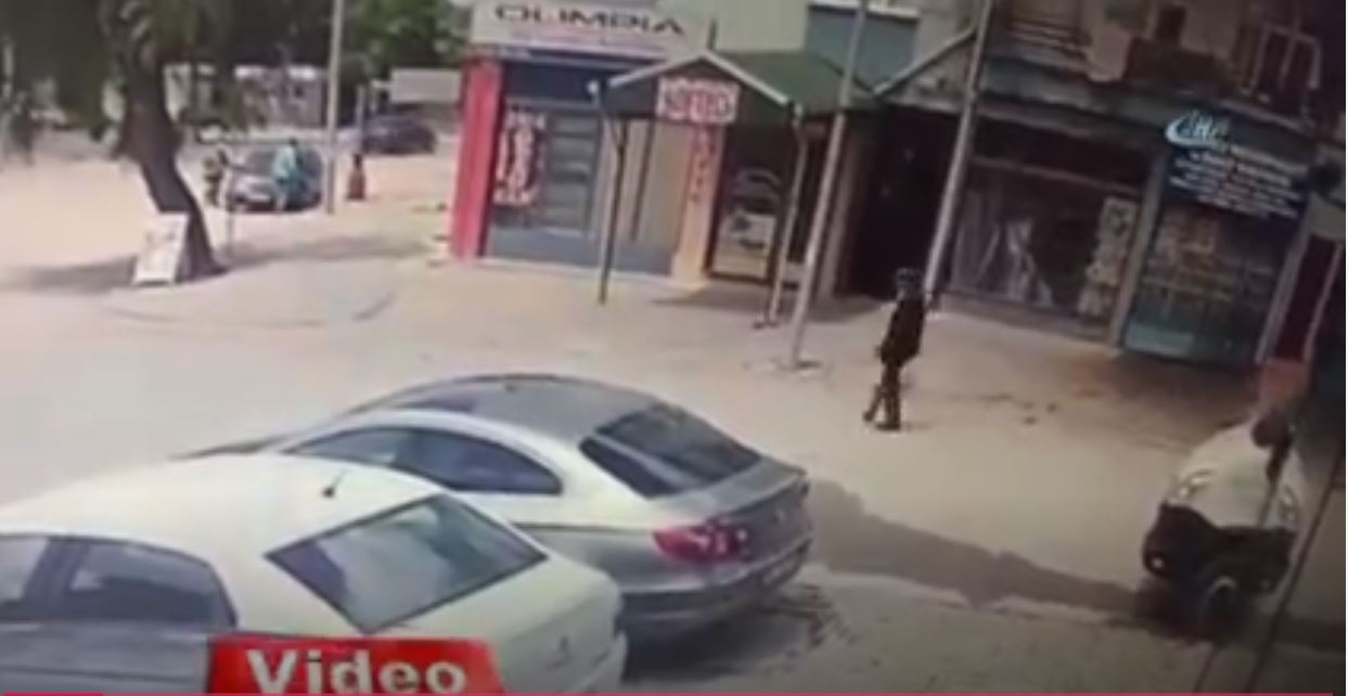 Geri Giden Minibüsün Altında Kaldı