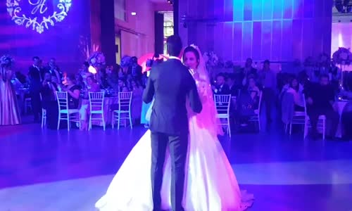 Hakan Çalhanoğlu  Düğünden İlk Dans