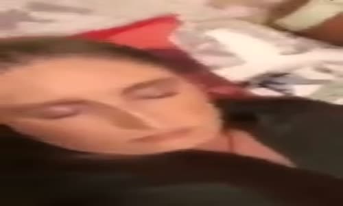 Uyuyan Kız Arkadaşını Fena Korkutan Eleman 