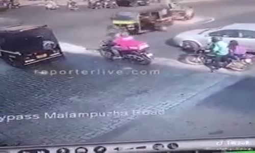 Kaza Yapınca Sersemleşen Rikşa 