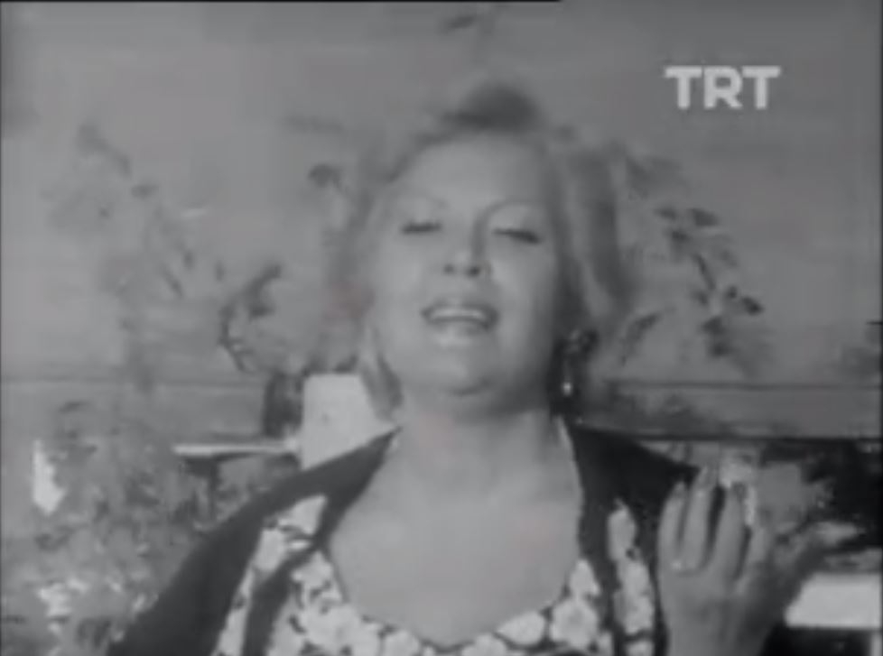 Nesrin Sipahi-Meyler Süzülsün Meydane Gelsin