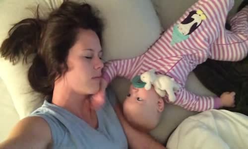 Annesini uyutmayan bebek