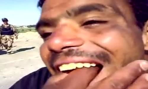 Sigarayı Yutup Havalı Korna Sesi Çıkaran Iraklı Adam