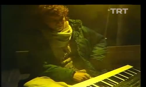 Kayahan-Sokak Kedisi İzle