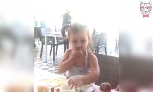 Sinirden Kendini Yemeğe Veren Rus Kızı