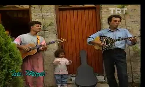 Grup Gündoğarken-Aşık Oluyorum Eyvah izle