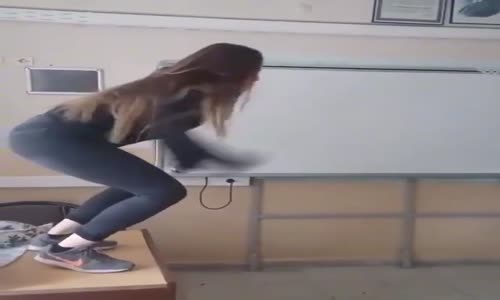 Hayatının Atlayışını Yapan Liseli Kız