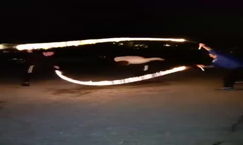 Yanarlı Dönerli İp Atlayan Eleman