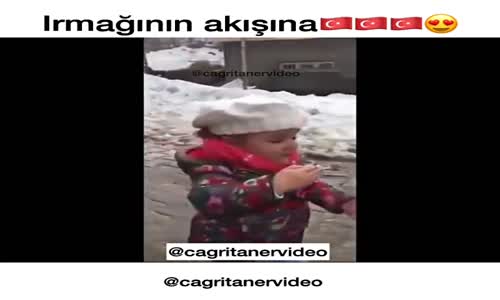 Türkiyem Türküsünü Söyleyen Küçük Kız