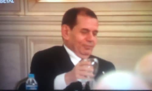 Dursun Özbek'in Boş Bardak'dan Su İçmesi