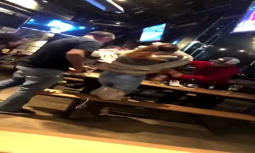 Kafada Şişe Kırmalı Kız Kavgası