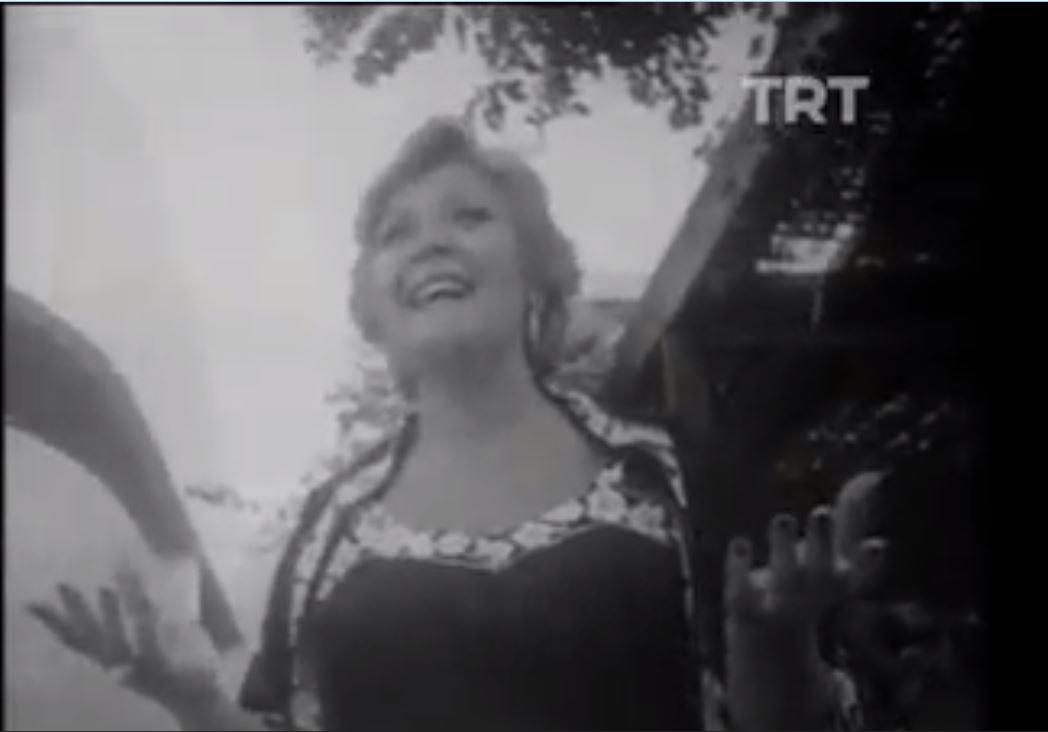 Nesrin Sipahi Hoş Yaratmış Bari Ezel