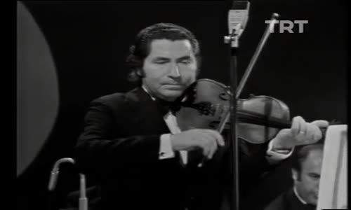 Emel Sayın-Aşk Hastasıyım izle