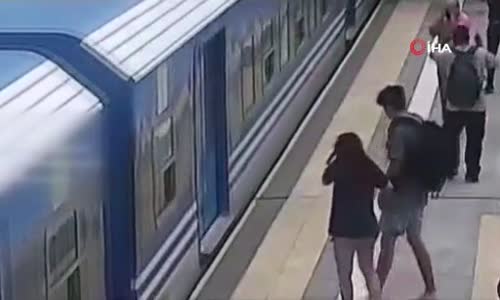 Trenin Geçtiği Sırada Raylara Düşen Kadının İnanılmaz Kurtuluşu 