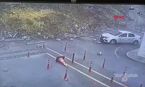 Başakşehir'de İstinat Duvarının Çökme Anı Kamerada