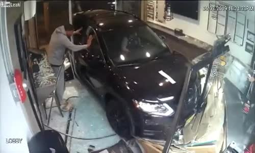 Pizzacıya Arabayla Dalan Sarhoş Kadın Sürücü