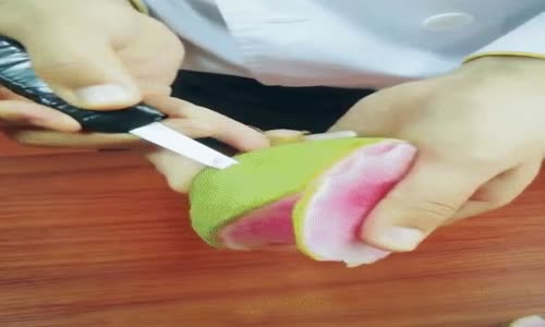 Meyvede Şekil Yapan Aşçı