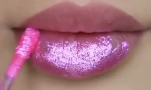  Parıltılı & Simli Dudak Makyajı 