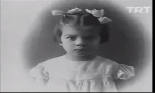 Esin Afşar'ın Çocukluk Yılları izle