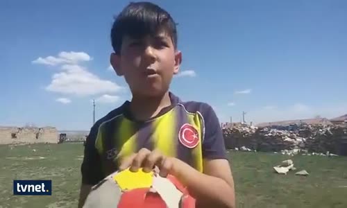 Röveşata Dersi Veren Minik Fenerli Sosyal Medyayı Salladı