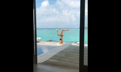 Şeyma Subaşı Bikisiyle Amuda Kalktı