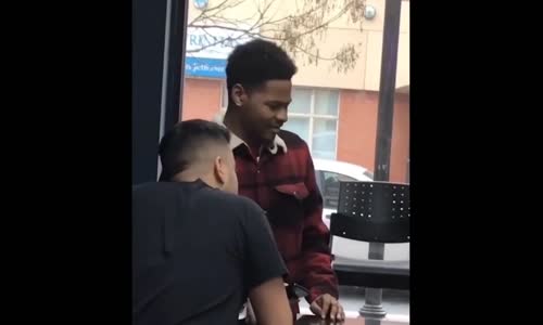 Dövme Yaptırırken Yırtınan Genç