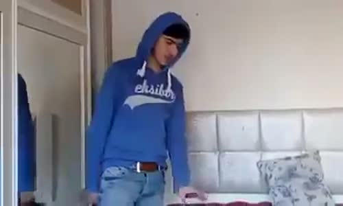 Boş Sandığı Silahla Artistlik Yaparken Duvarı Delen Genç
