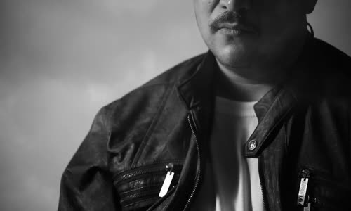 Yener  Çevik   Bi Siyah Bi Beyaz   Official Clip