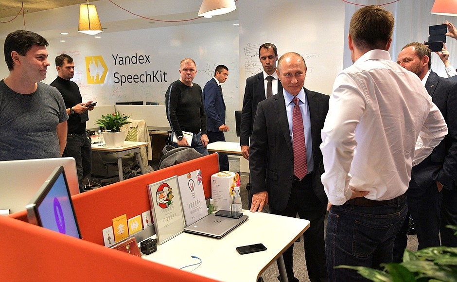 Putin, Arama Motoru Yandex'i Ziyaret Etti