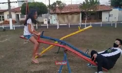 Tahterevalliden Yere Çakılan Kız 