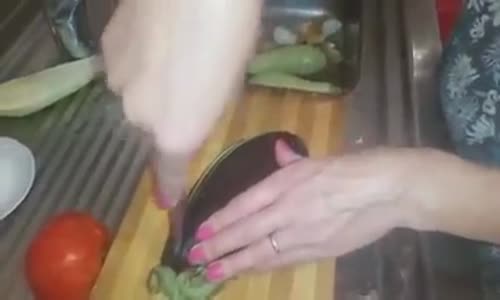 İlginç Patlıcan Yemeği Yapan Kadın, Farklı Kesim