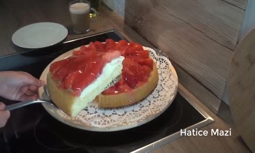 Çilekli Tart Kek Tarifi