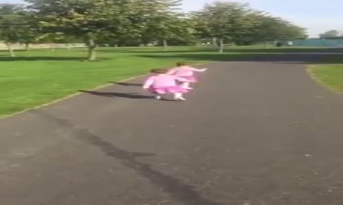 Kendi Gölgesinden Korkunca Hüngür Hüngür Ağlayan Kız