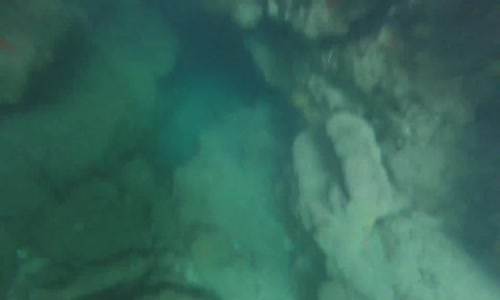 8booth'un Kayalıkların Arasından Tehlikeli Dalışı