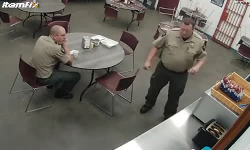 Polisin Elinde Patlayan Yumurta 