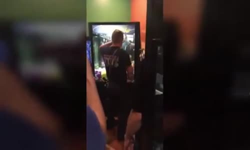 Oyun Makinesine Sıkışıp Kalan Çocuk