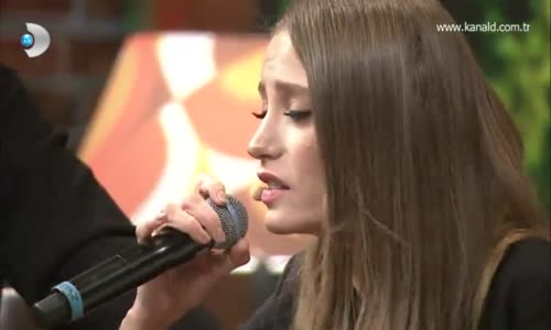 Serenay Sarıkaya - Telefonun Başında