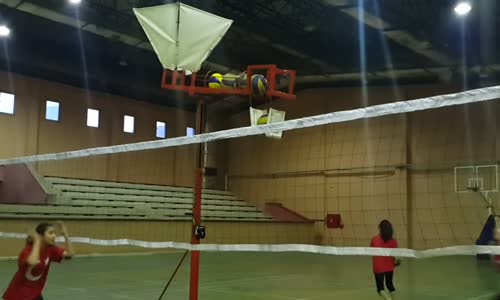 Voleybol Smaç Makinası İzle