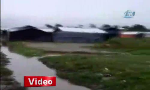 Rohingyalı Müslümanlar Sel İle Mücadele Ediyor
