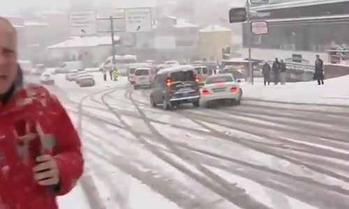 Arabayla Kayarken Röportaj Veren Adam