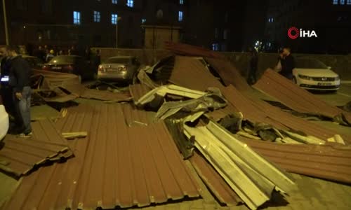 Bingöl’De Şiddetli Rüzgar Çatıları Uçurdu Otomobiller Zarar Gördü 