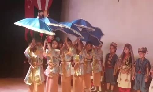 Miniklerin 23 Nisan Gösterisi