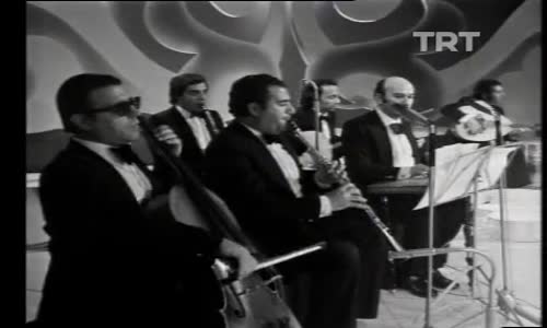 Emel Sayın-Ok Gibi Hublar Beni Yaydan Yabana Attılar izle