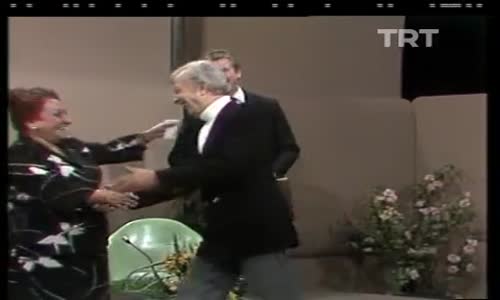 Adile Naşit Ve Zafer Önen'in Turne Anısı izle