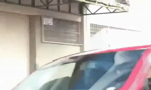 Hacı Buzdolabı Tek Elle Bisiklet ÜStünde Böyle Taşınır