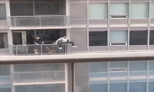 Tabiki her canlıya yardım etmek insanlık görevidir, fakat hayatını tehlikeye atmadan....!