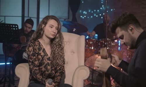 Ekin Uzunlar & Irmak Arıcı - Ayletme Beni