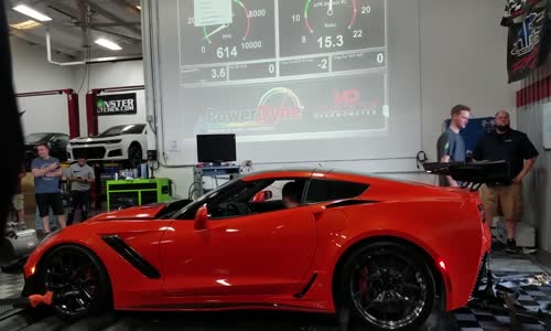 Dönen Lastiği Fırça Tutarken Kolunu Kaptıran Adam