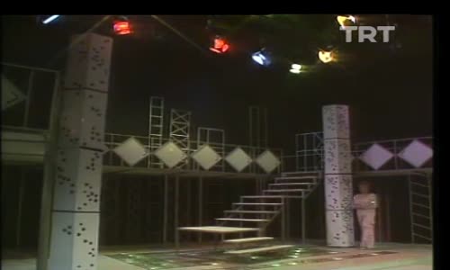 Mediha Şen Sancakoğlu-Seviyor Beni izle