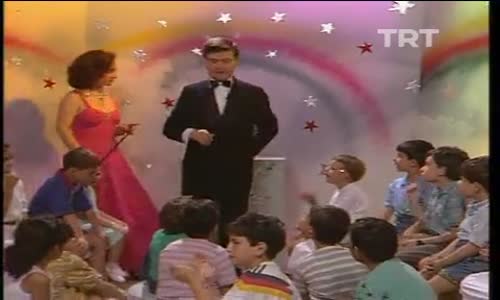 Sermet Erkin'den İllüzyon Eşliğinde 'Dedesinin Sandığını Karıştıran Çocuk' Hikayesi 